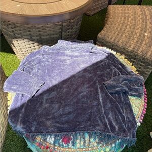 Velvet chenille turtle neck with fringe , perfect with jeans or navy pants. Soft